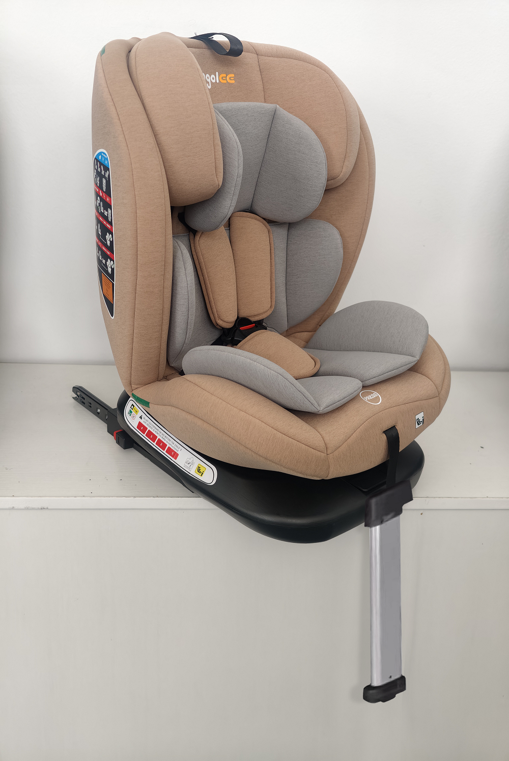 Ogolee lanserar innovativ 40-150 cm bilstol med stödben i juli och erbjuder oöverträffat värde